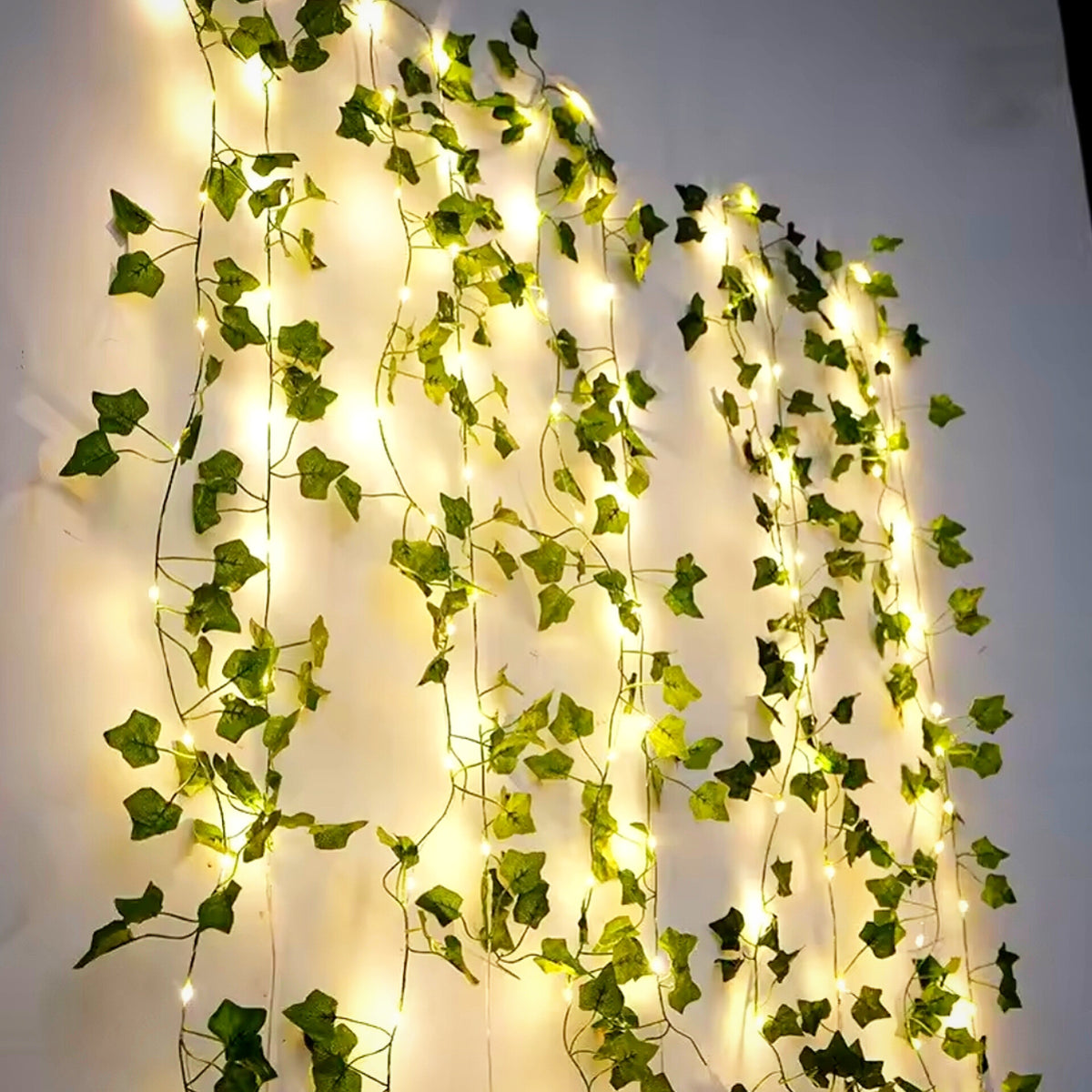 Decorative string lights for the home, battery-operated string lights for Christmas trees, featuring artificial vines, green leaves, and flowers